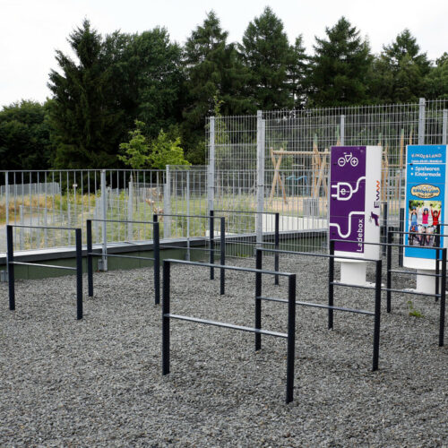 Aanleunbeugels model Plain met tussenbuis. Ideale fietsenrekken.